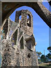 コロニアグエル　ガウディの教会